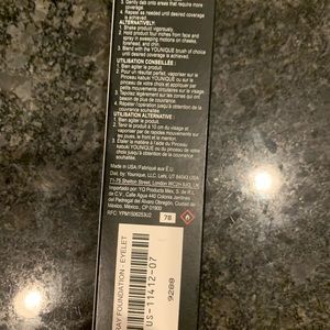 Younique Spray foundation eyelet .Wrong color